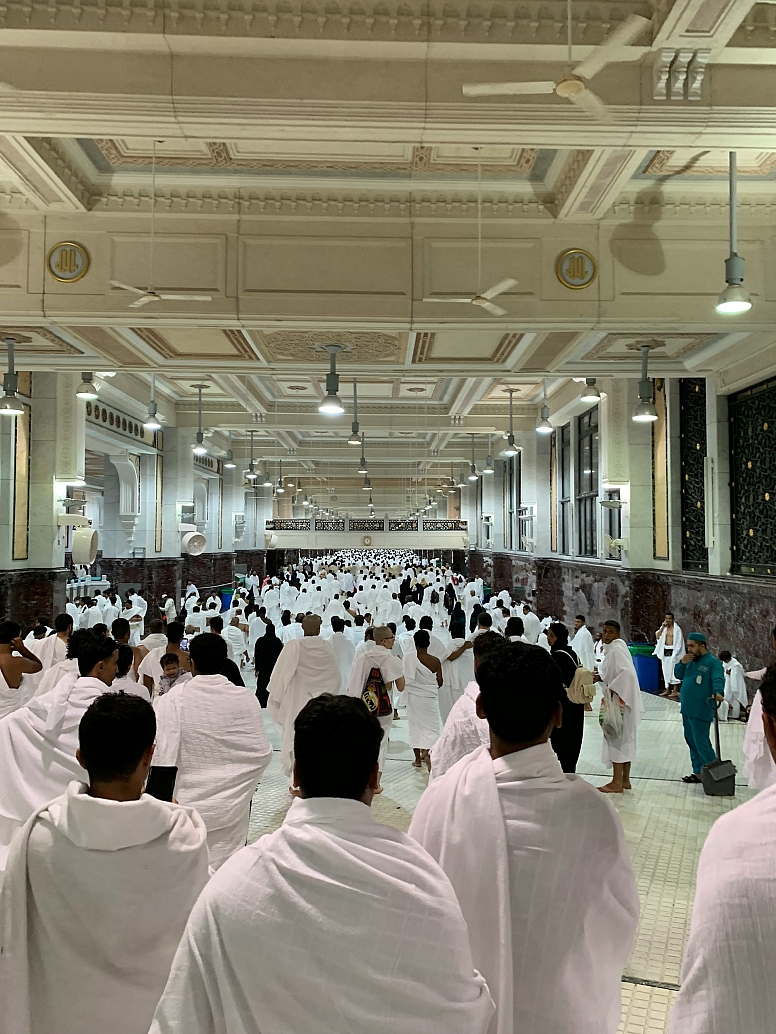 muslims performing umrah